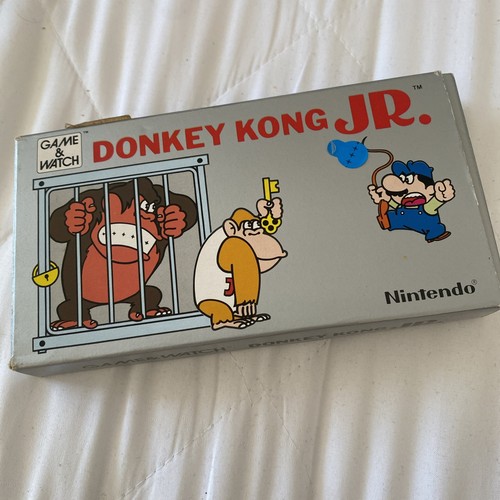 Nintendo game watch - &,