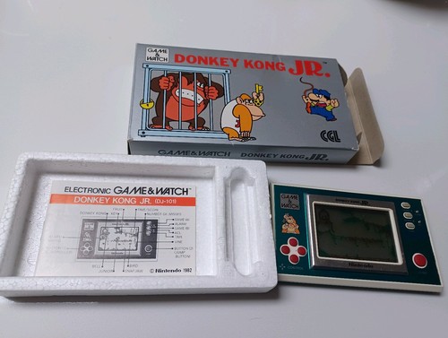Nintendo game watch - watch, 1982